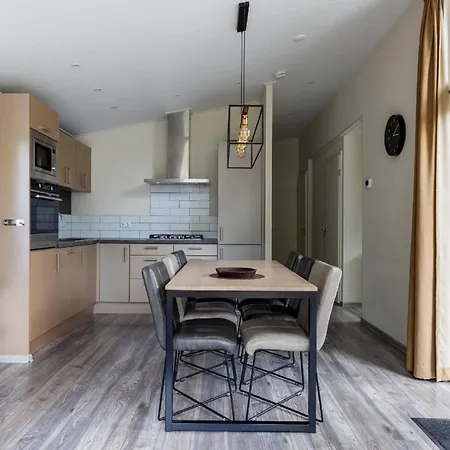 Stylish Near Veluwe, Cleaning Included Дом отдыха Хундерло